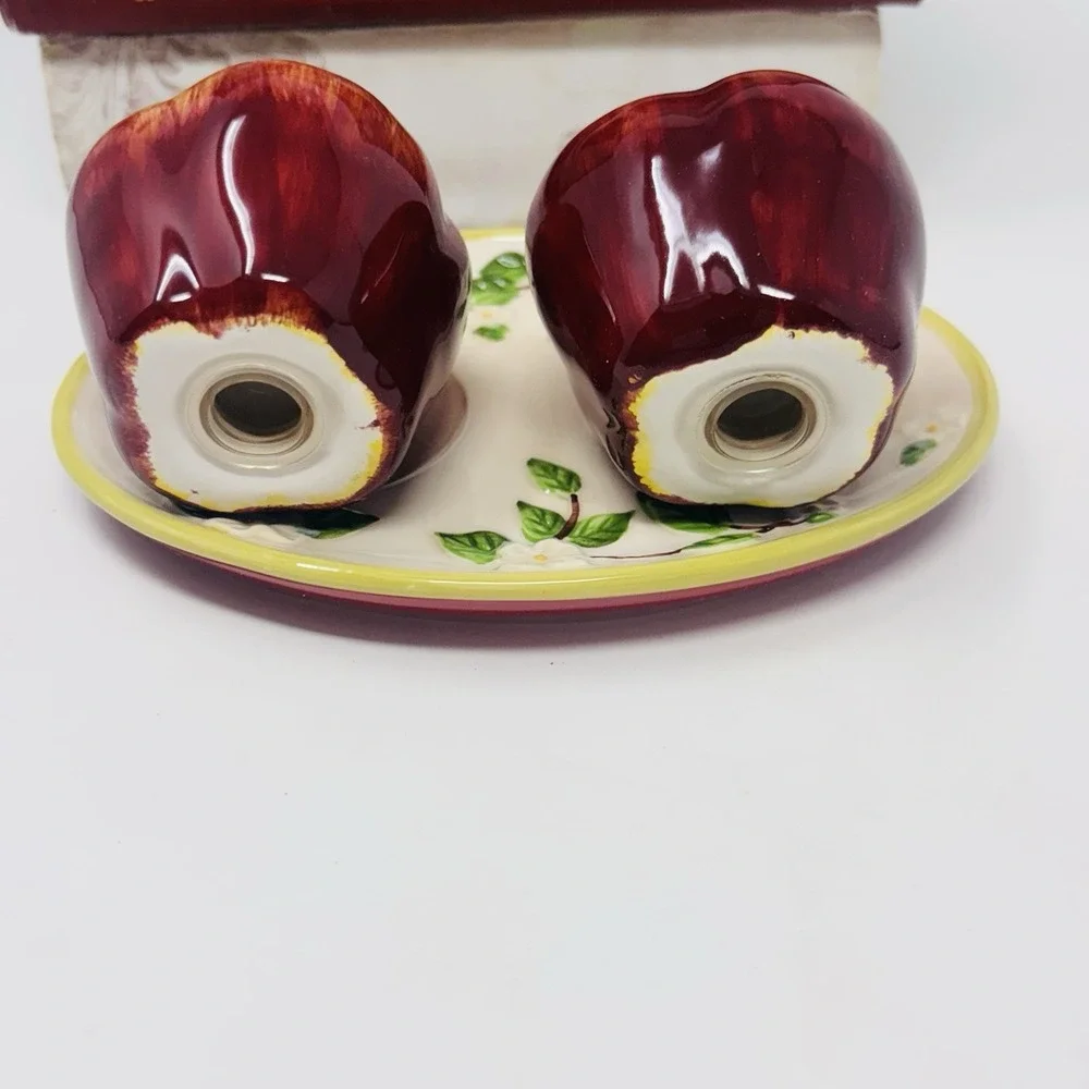 Cracker Barrel Apple Collection Salt & Pepper‎ Shakers With Base New